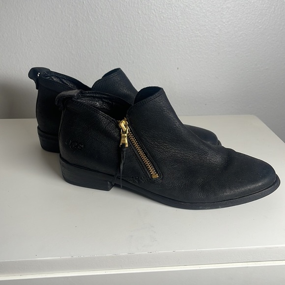 Black UGG ankle boots/shoes - Picture 4 of 5